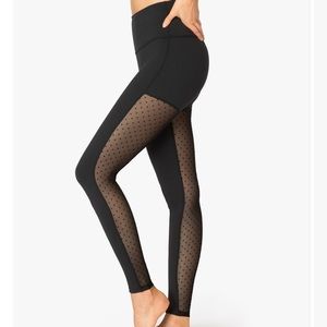 🖤🧘🏼‍♀️Beyond Yoga Mesh Polkadot Leggings!
